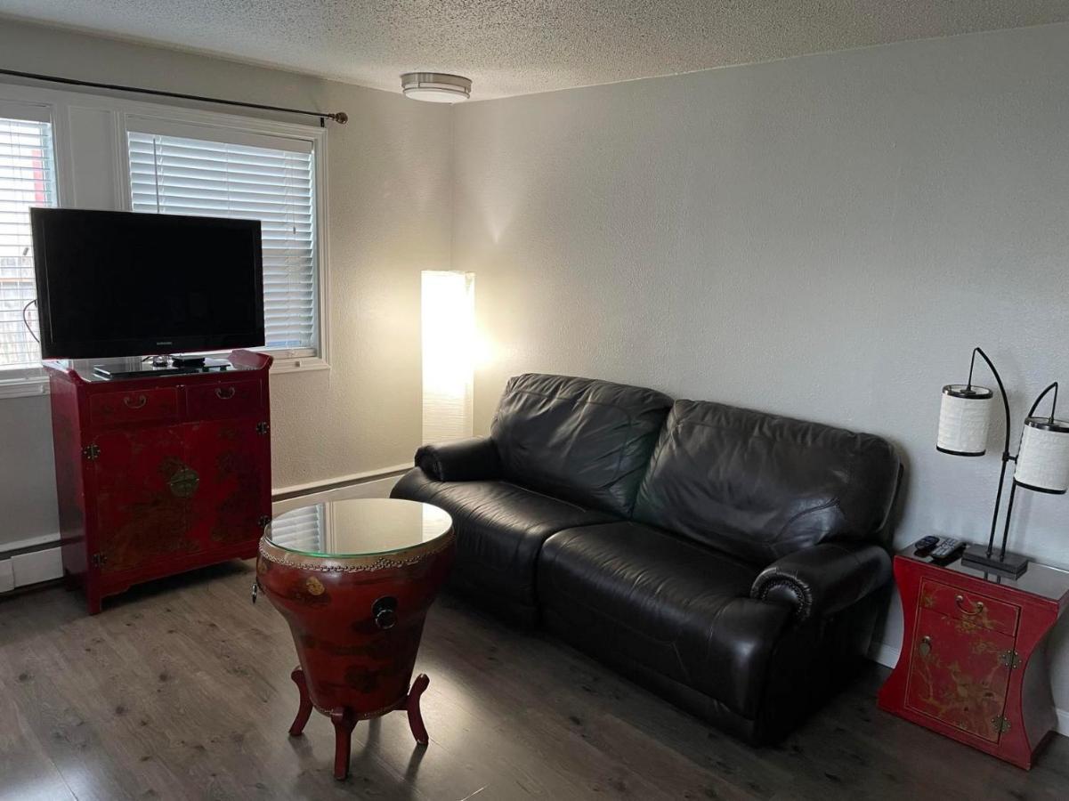 Nightshade Bnb Anchorage Exterior photo
